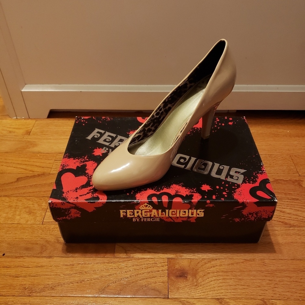 Nude Pumps